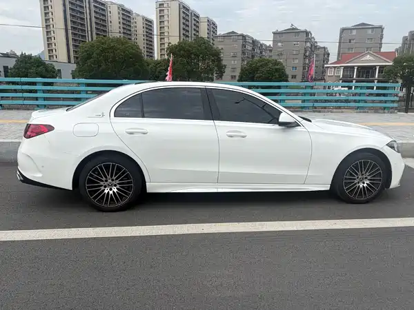 Mercedes-Benz C-Class 2024