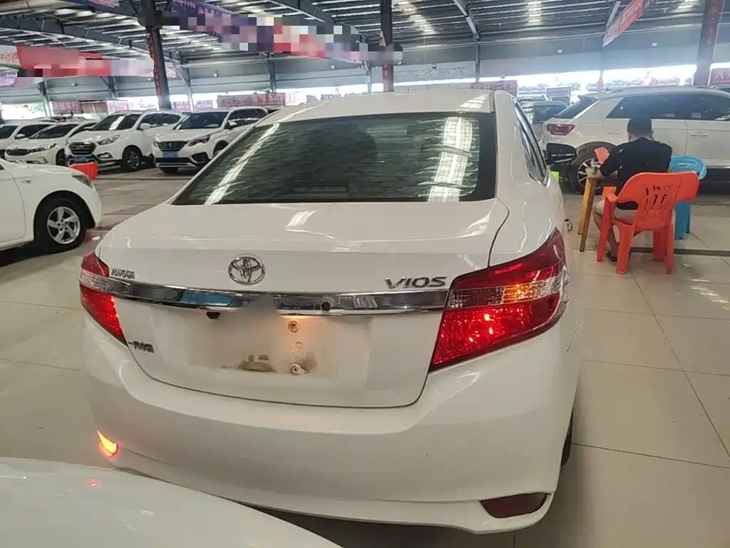 Toyota Vios 2015 — фото 6