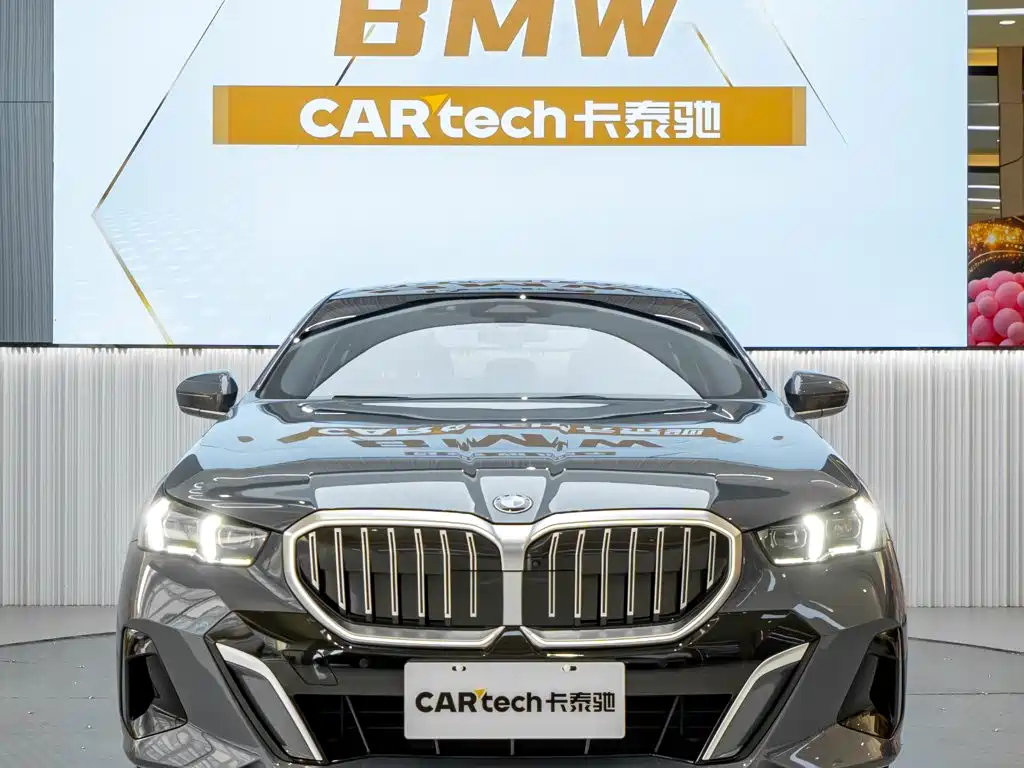 BMW 5 Series 2024 — фото 2