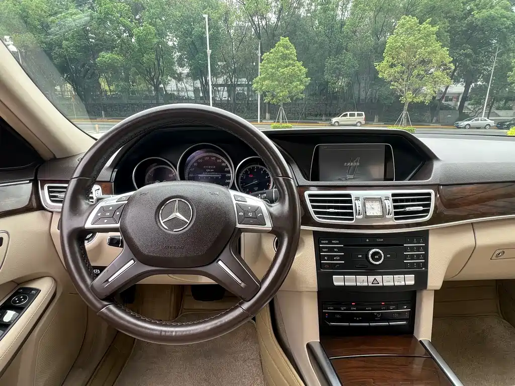 Mercedes-Benz E-Class 2016 — фото 16