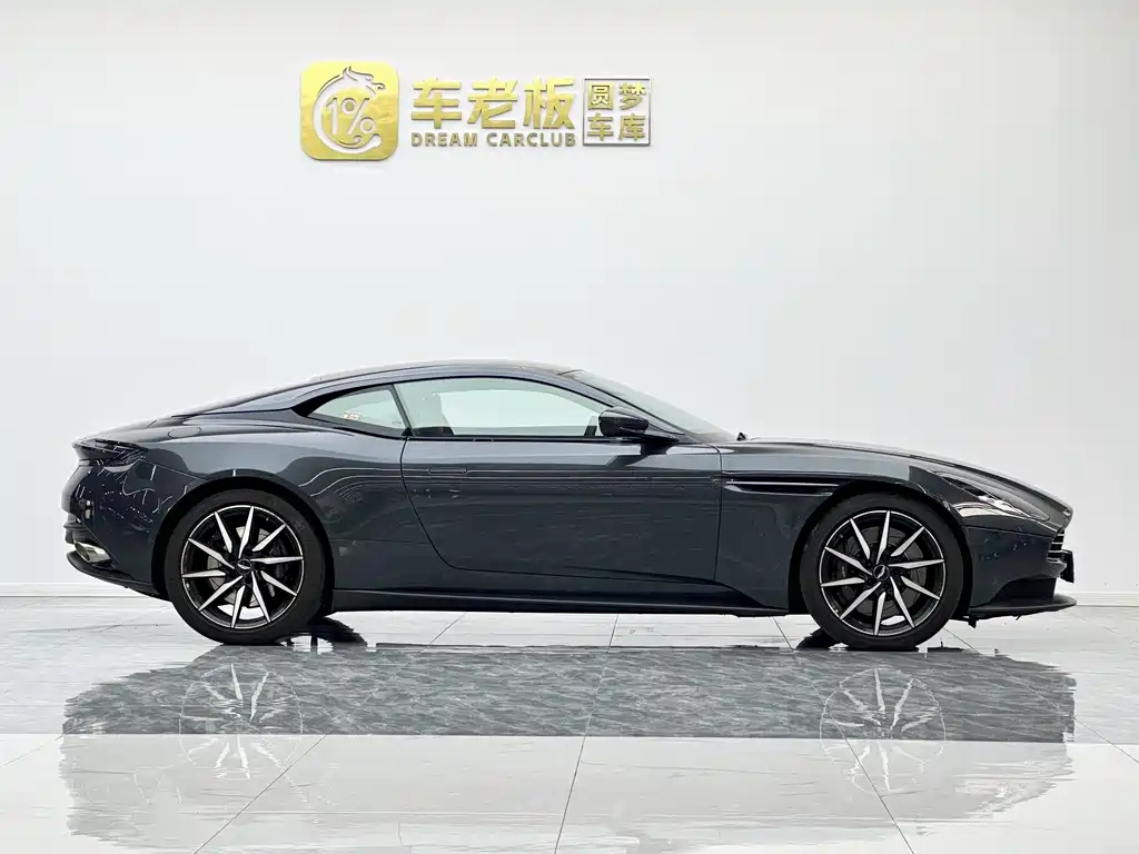 Aston Martin DB11 2020 — фото 7