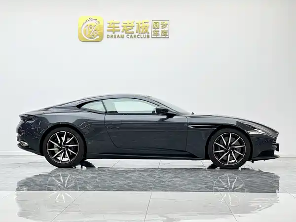 Aston Martin DB11 2020