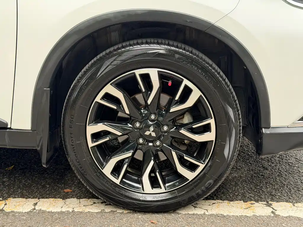 Mitsubishi Outlander 2020 — фото 12