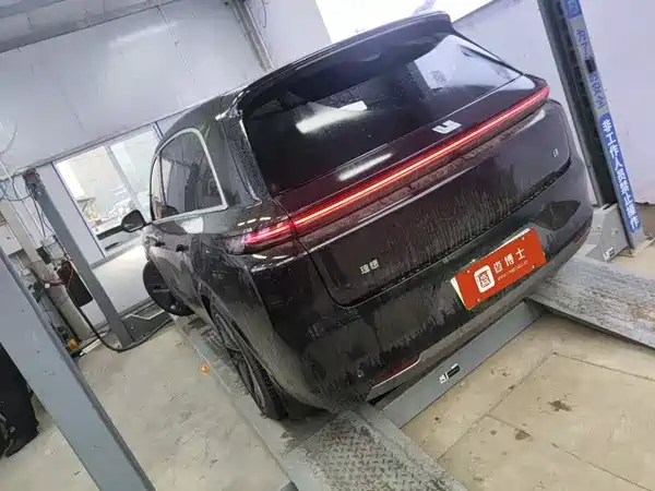 Li Auto L8 2025