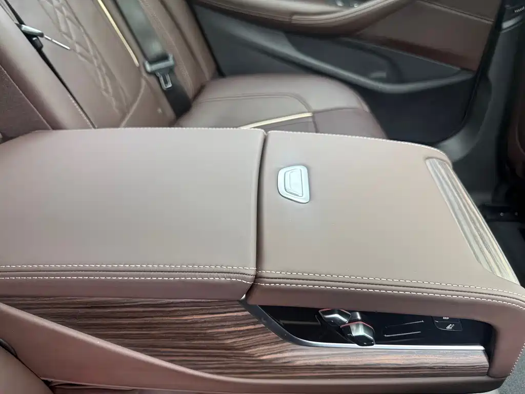 BMW 5 Series New Energy 2019 — фото 15
