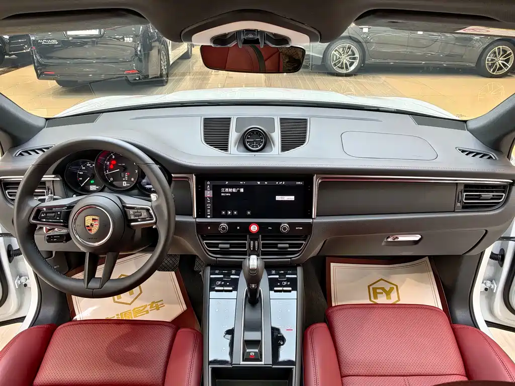 Porsche Macan 2023 — фото 13