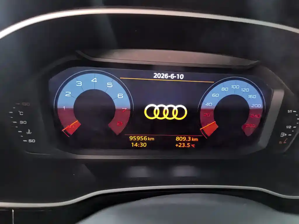 Audi Q3 2021 — фото 10