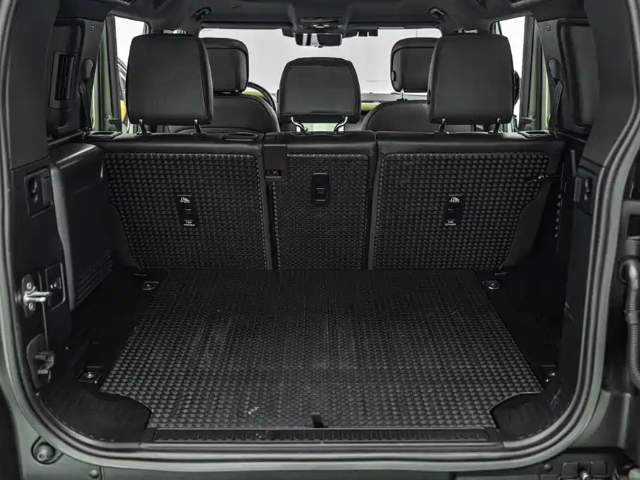 Land Rover Defender 2023 — фото 37