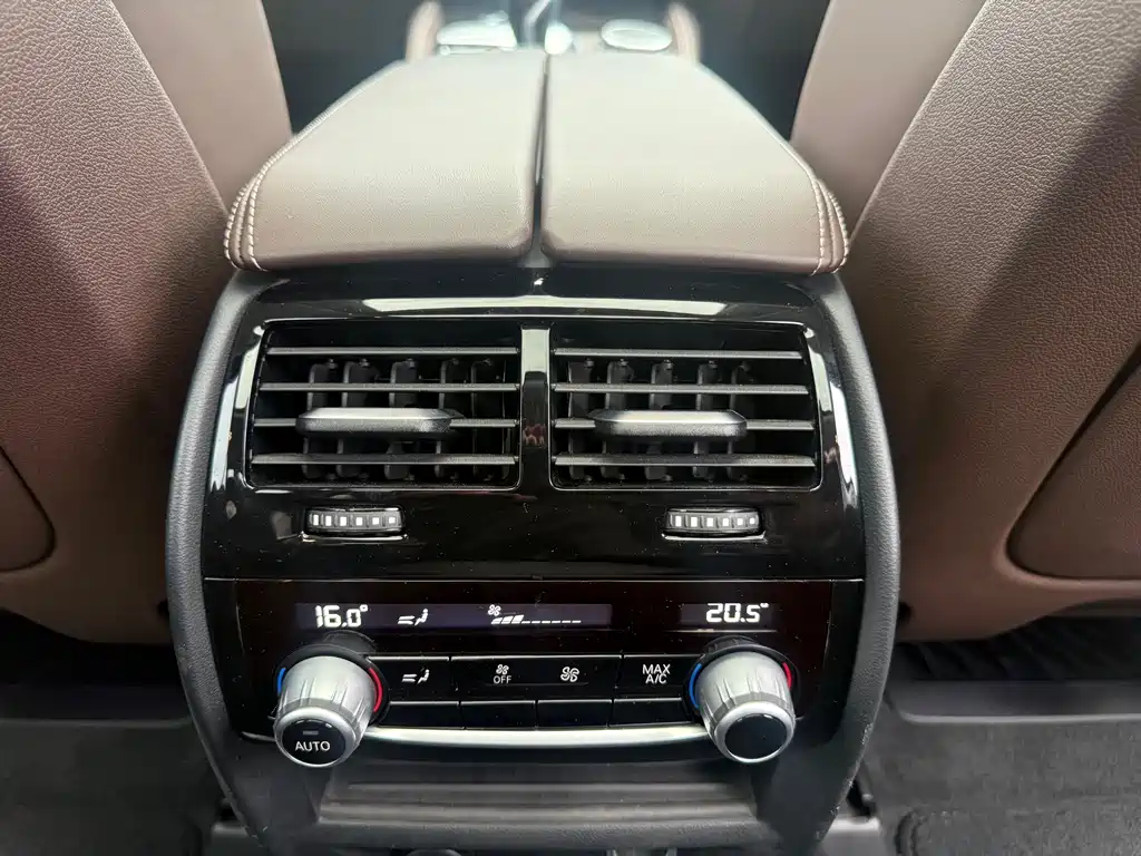 BMW 5 Series New Energy 2019 — фото 26