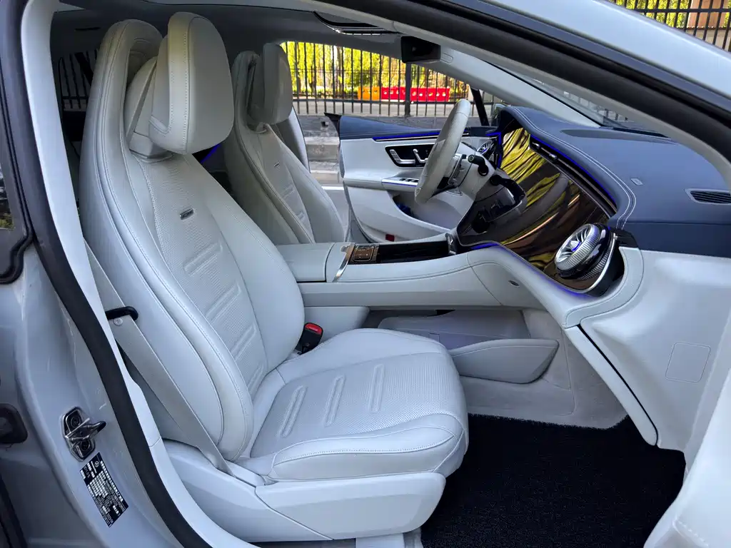 Mercedes-Benz EQE AMG 2023 — фото 15