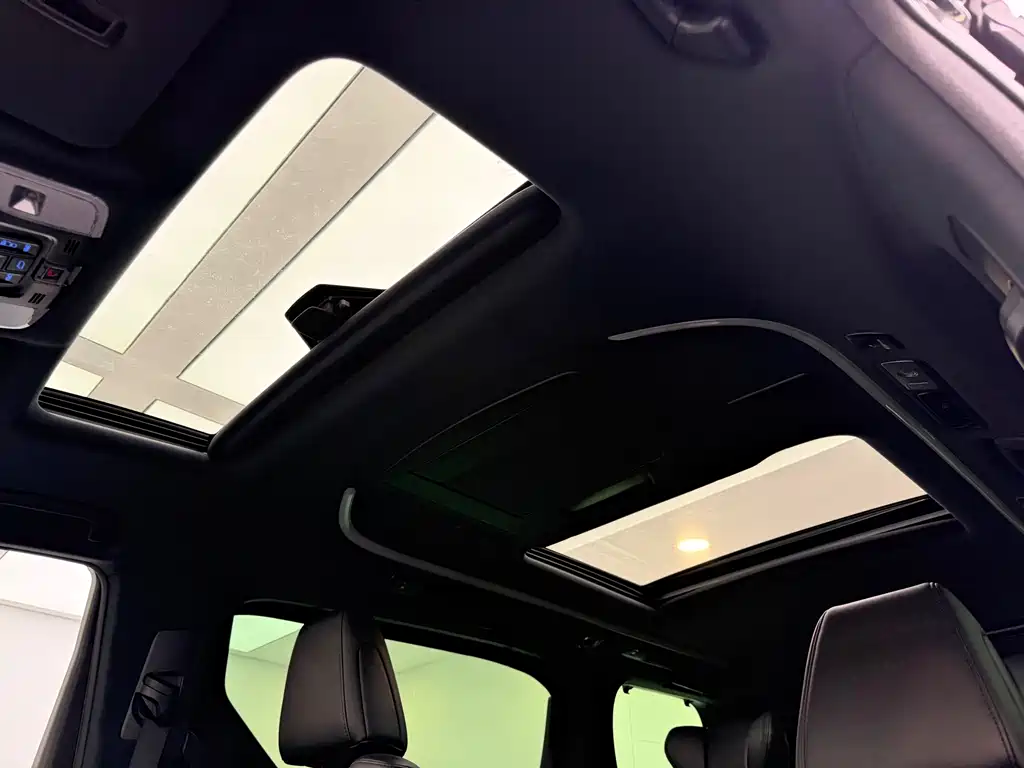Toyota Alphard 2022 — фото 18