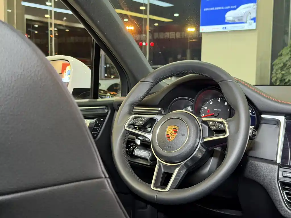 Porsche Macan 2019 — фото 8