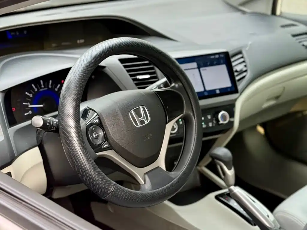 Honda Civic 2015 — фото 14