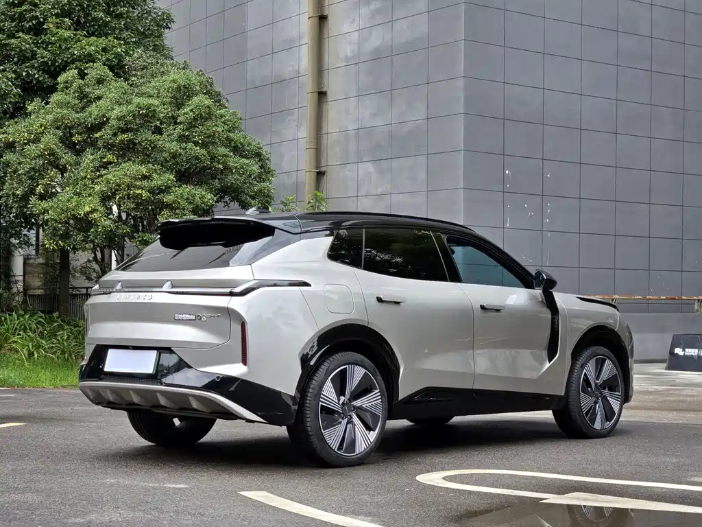 Lynk & Co 08 EM-P 2024 — фото 4