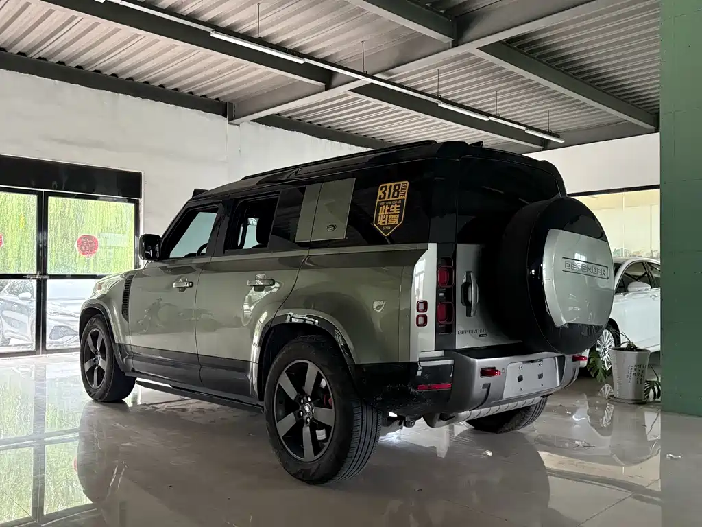 Land Rover Defender 2023 — фото 10