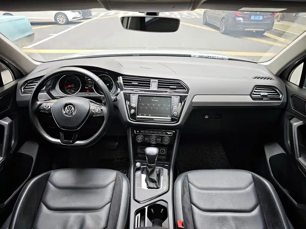 Volkswagen Tiguan L 2017 — фото 4