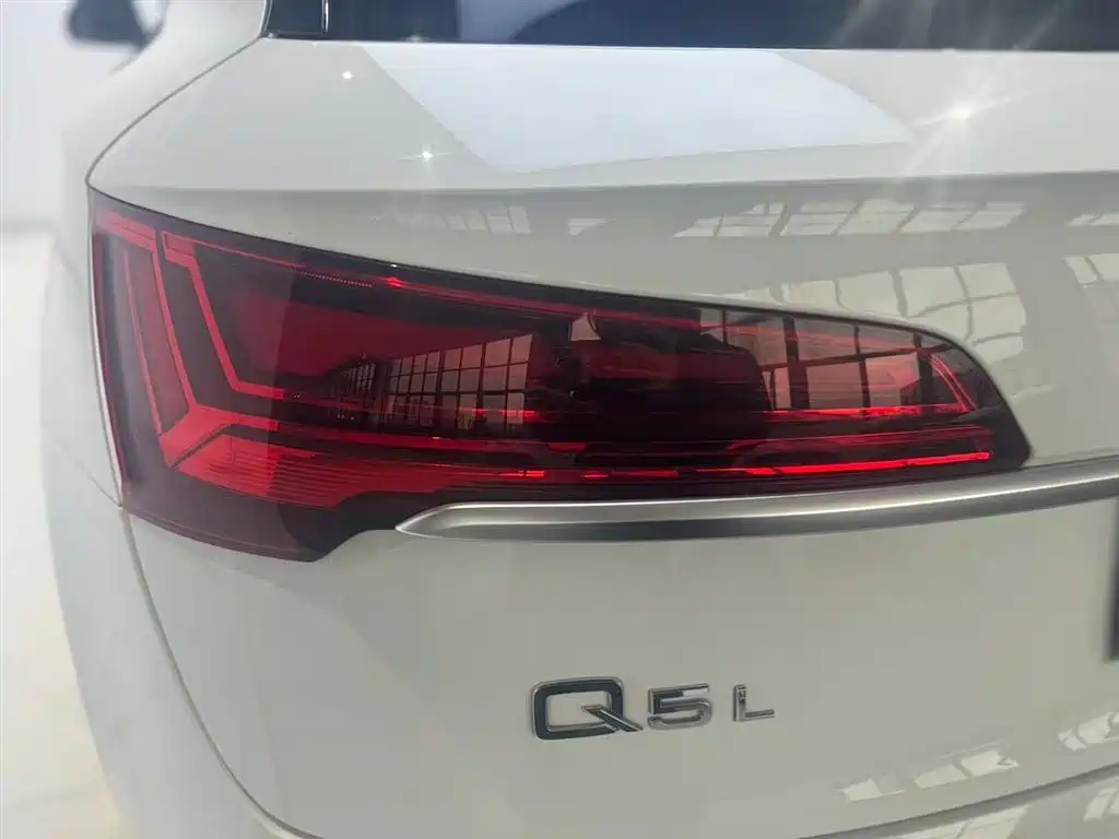 Audi Q5L 2022 — фото 11