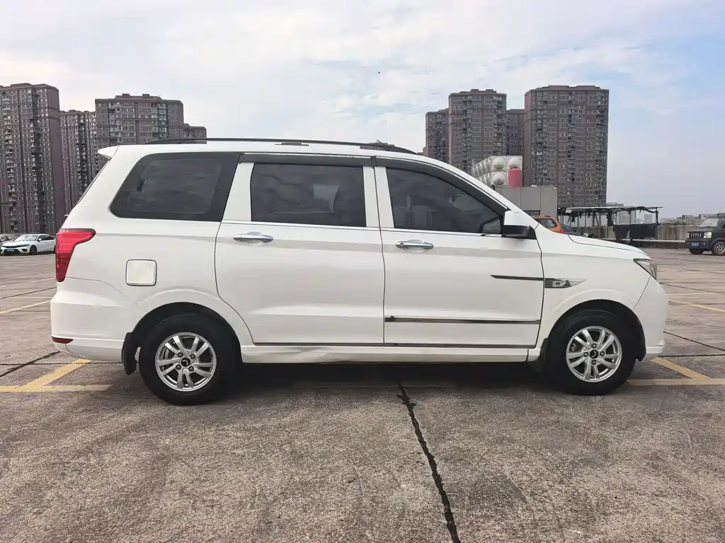 Wuling Hongguang 2018 — фото 4