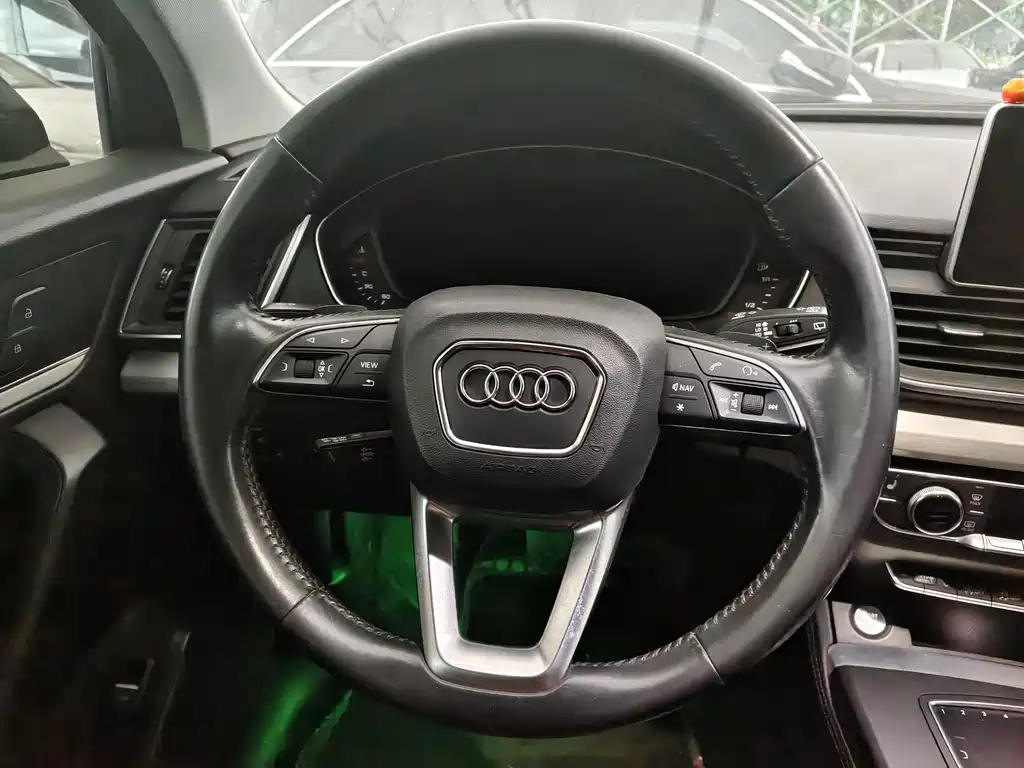 Audi Q5L 2020 — фото 12