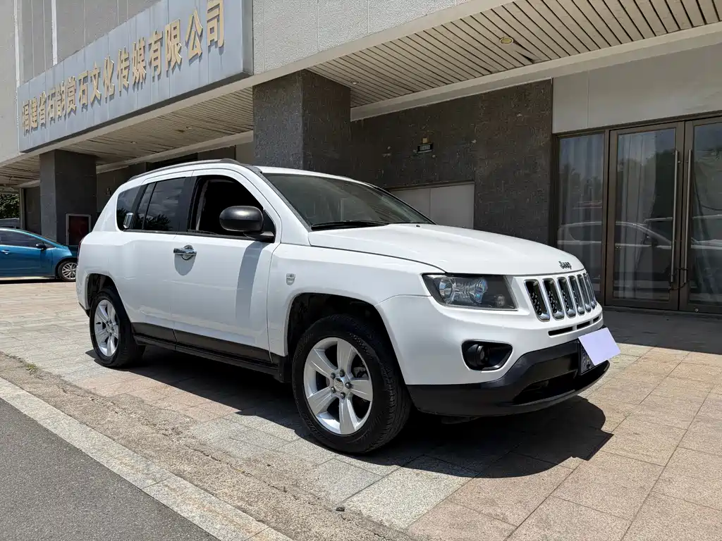 Jeep Compass 2013 — фото 3