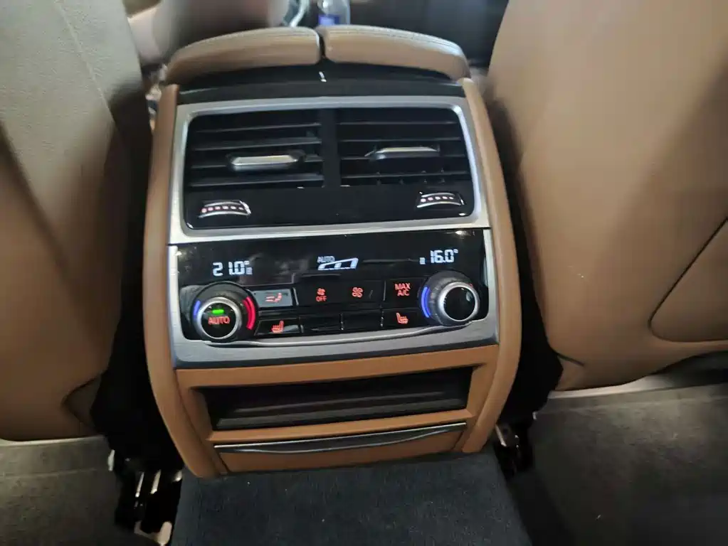 BMW 7 Series 2017 — фото 10