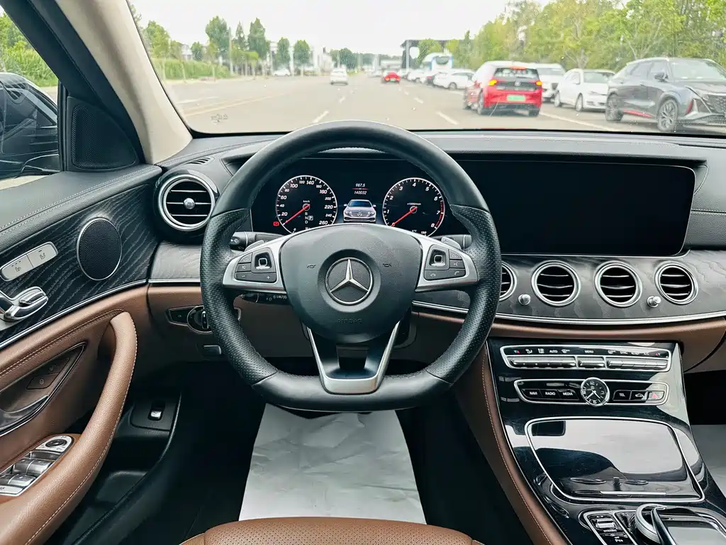 Mercedes-Benz E-Class 2017 — фото 9