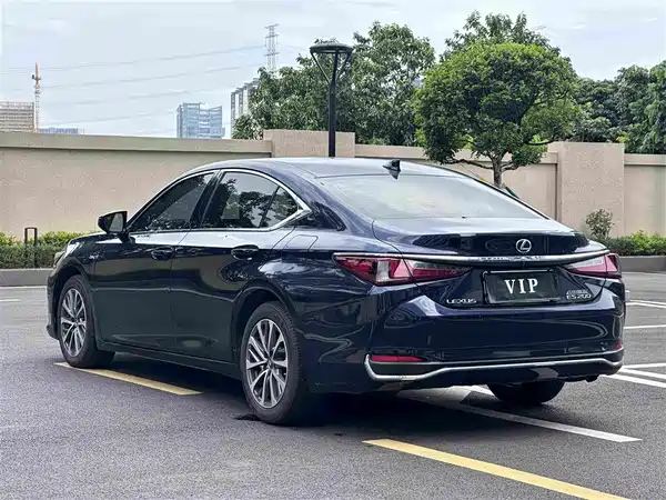 Lexus ES 2024
