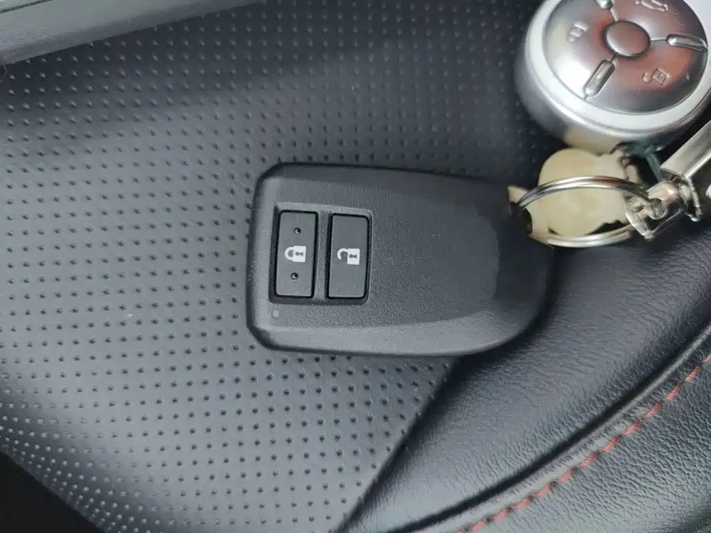 Toyota Yaris L 2022 — фото 18