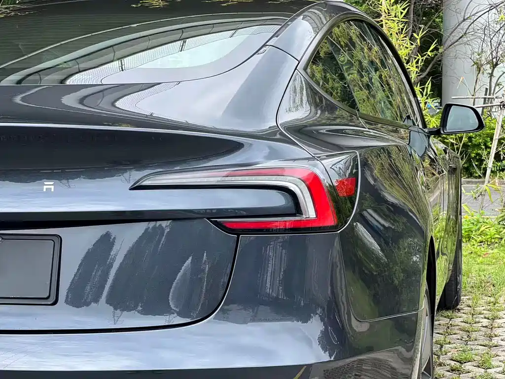 Tesla Model 3 2025 — фото 10