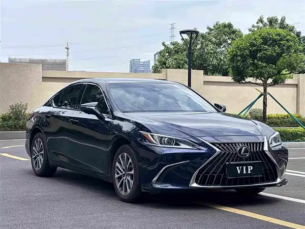 Lexus ES 2024