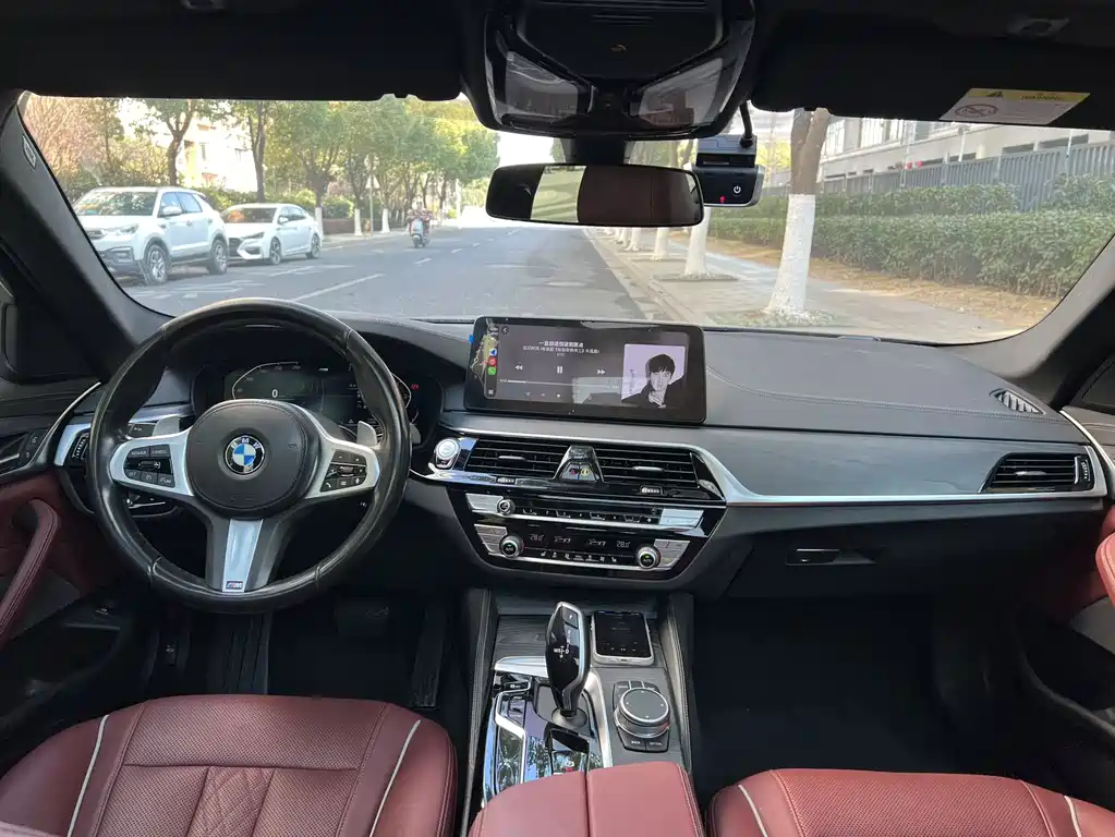 BMW 5 Series 2022 — фото 12