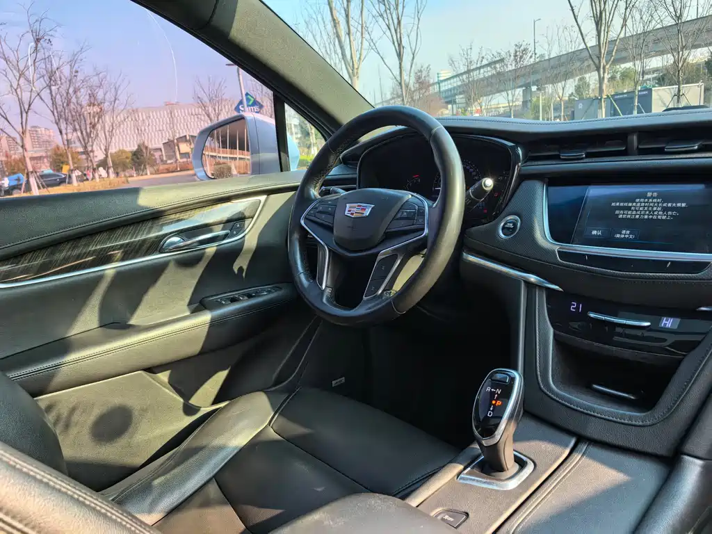 Cadillac XT5 2018 — фото 15
