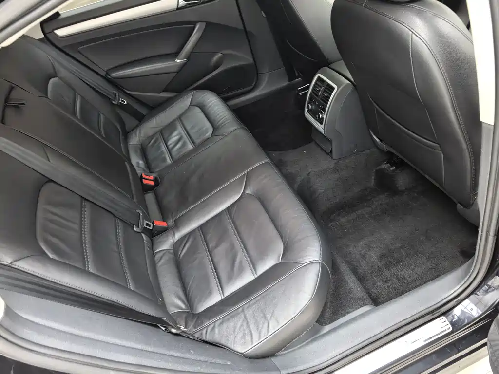 Volkswagen Passat 2016 — фото 15