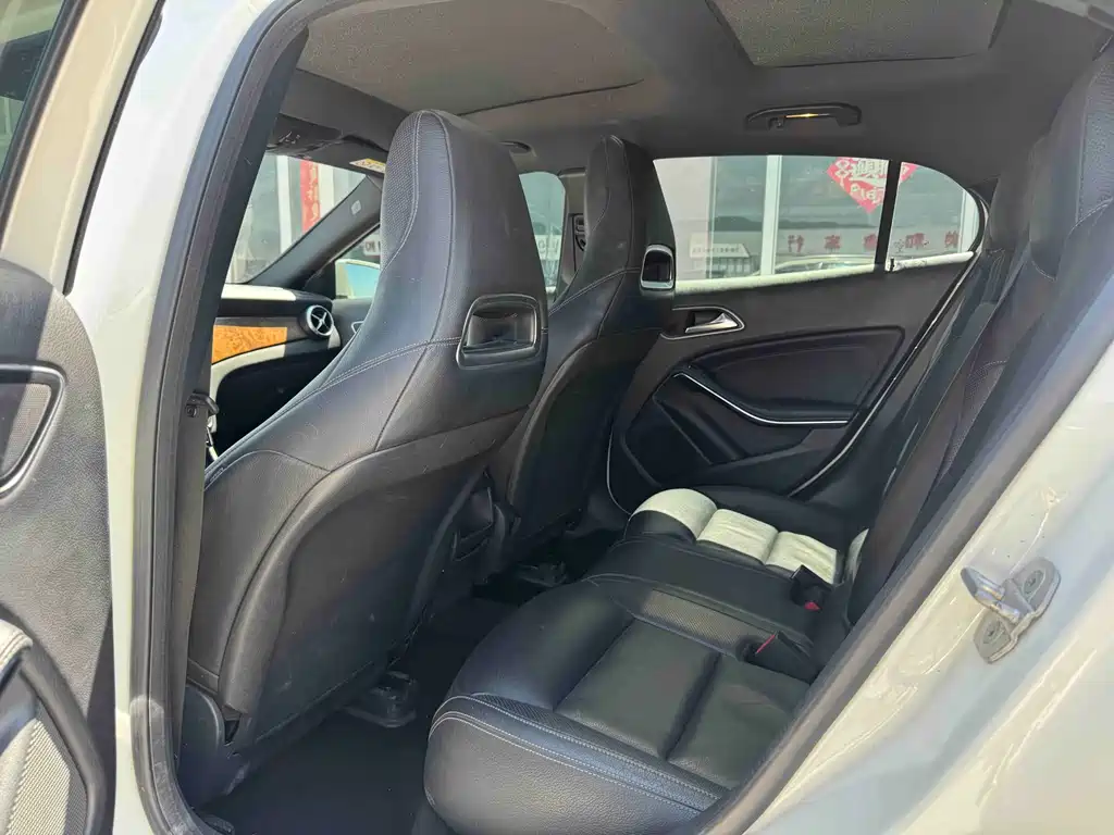 Mercedes-Benz GLA 2015