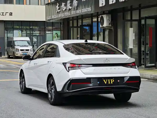 Hyundai Elantra 2025