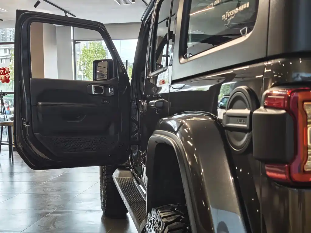 Jeep Wrangler 2023 — фото 10