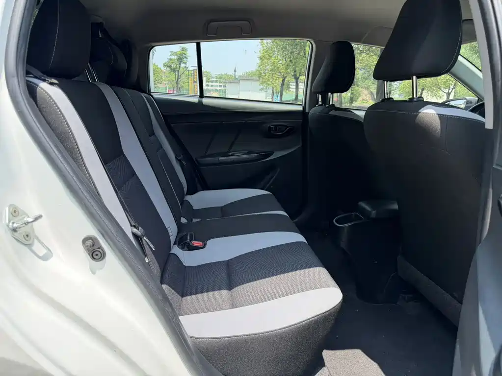 Toyota Yaris L 2020 — фото 12