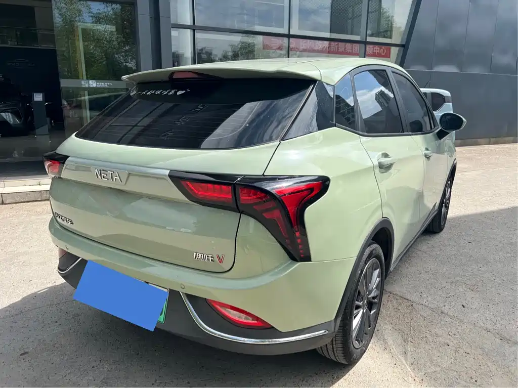 Neta 哪吒V 2022款 潮 400 行业版 2023