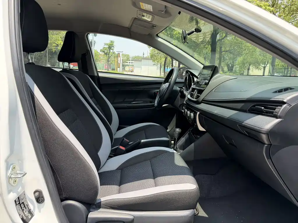 Toyota Yaris L 2020 — фото 11