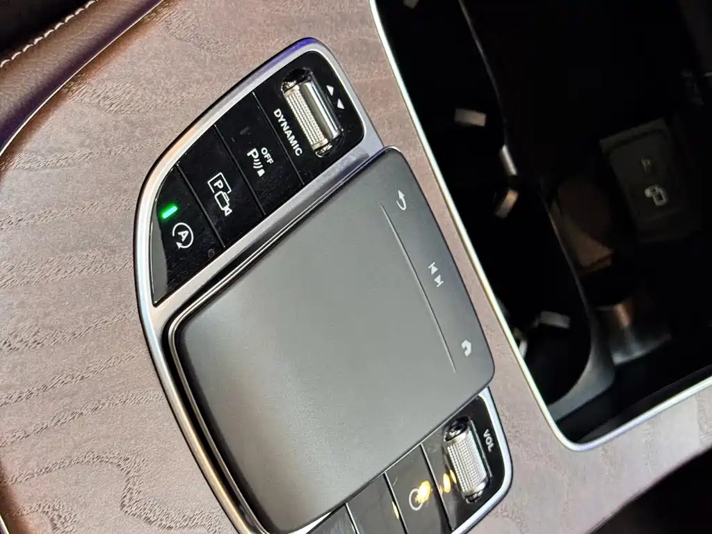 Mercedes-Benz E-Class 2023 — фото 14