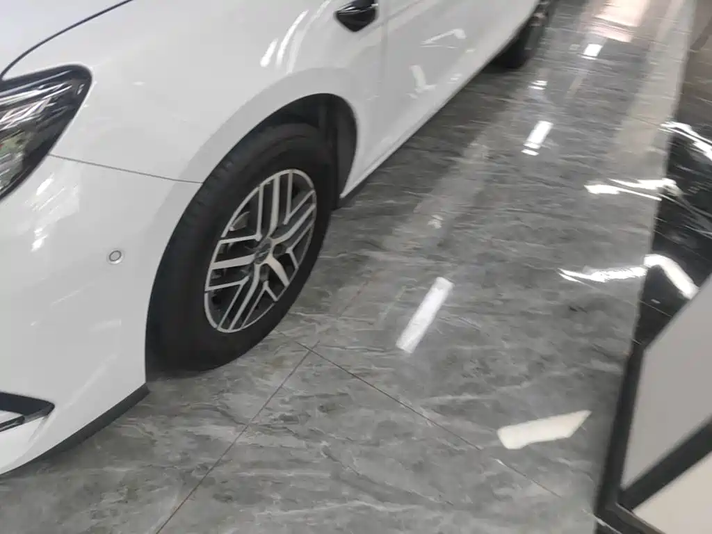 BYD Seal 05 DM-i 2025 — фото 23
