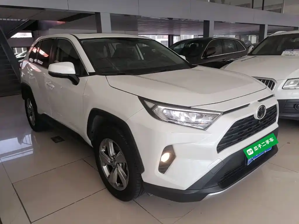 Toyota RAV4 2020 — фото 4