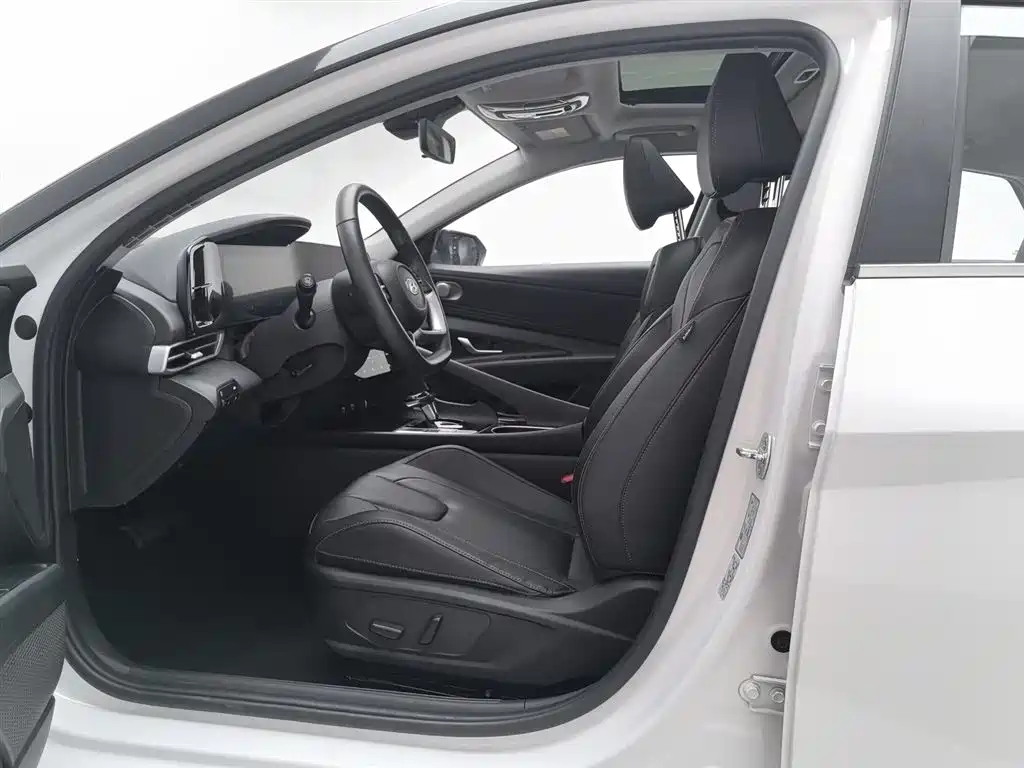 Hyundai Elantra 2022 — фото 10