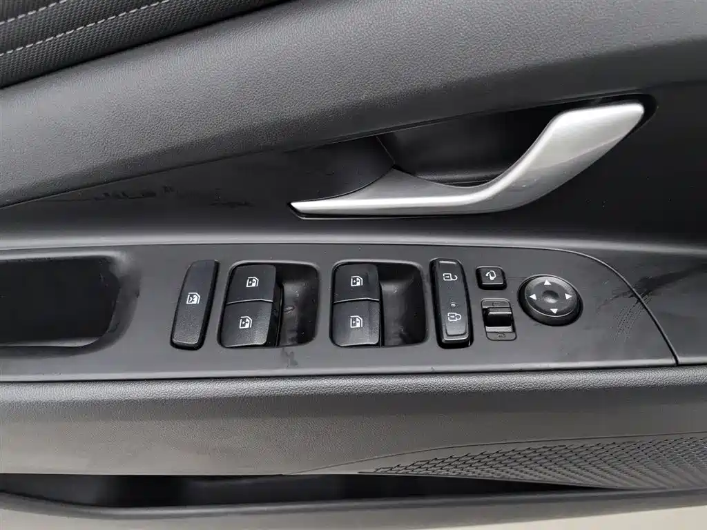 Hyundai Elantra 2022 — фото 9