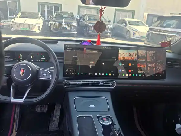 Hongqi HS6 PHEV 2025