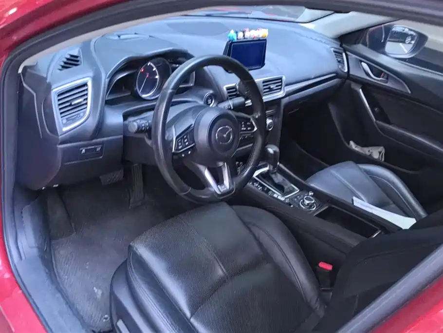 Mazda 3 Axela 2018 — фото 12