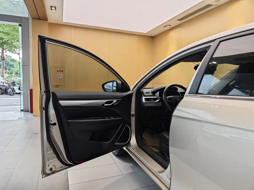 Geely Emgrand 2021