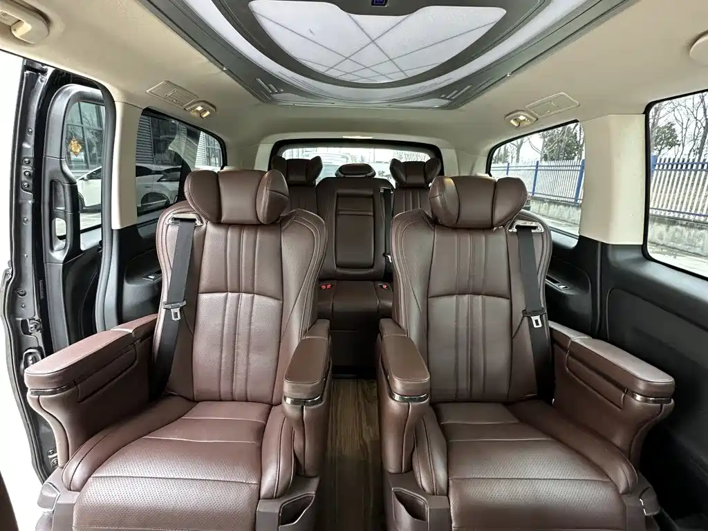 Mercedes-Benz Vito 2023 — фото 4