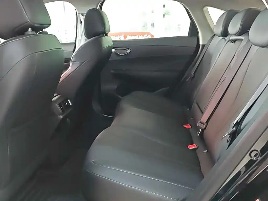 BYD Seal 05 DM-i 2025 — фото 13