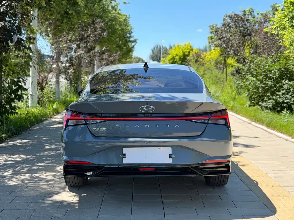 Hyundai Elantra 2022 — фото 24